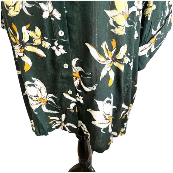 Knot Sisters Orchid Floral Button Front Shirt Short Sleeve Green Size Medium NWT - Picture 8 of 11